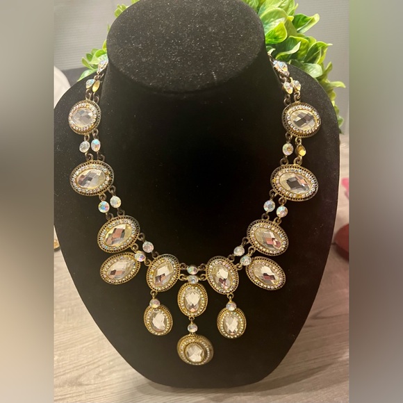 BLINGY BOMBSHELL STATEMENT NECKLACE AND AB HEAVEN ๐ฅ๐ฅ๐ฅ๐ฆ๐ฆ๐ฆ - Picture 3 of 10